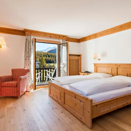 Chesa Randolina Hotel