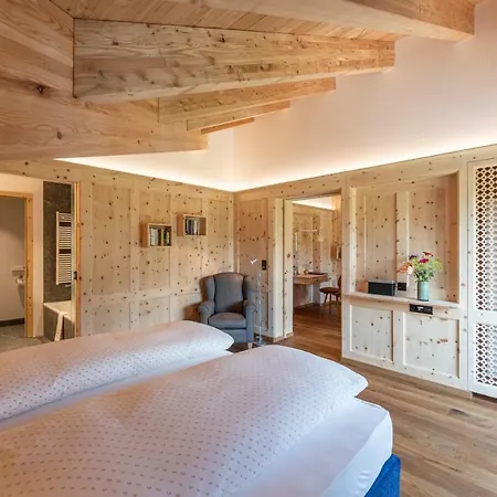 Chesa Randolina Otel 3*